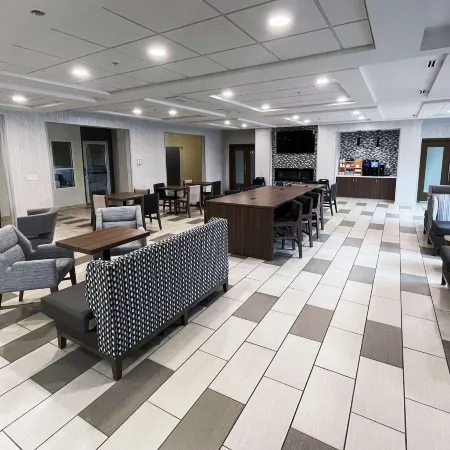 La Quinta Inn & Suites by Wyndham Ankeny IA / Des Moines IA 2402 SE Tones Dr., Ankeny, Io