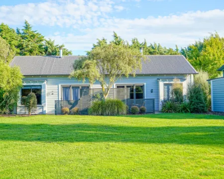 Parehua Resort Hotels in Martinborough