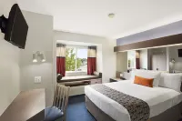 Microtel Inn & Suites by Wyndham Louisville East - parking
