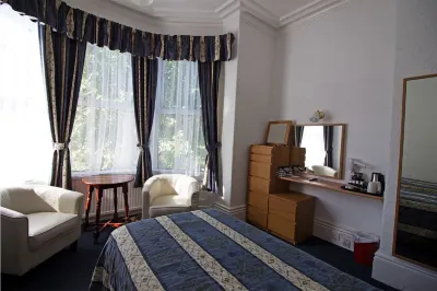 Evans Hotel