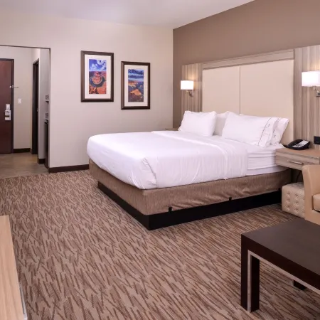 Holiday Inn Express & Suites WILLIAMS by IHG
