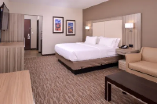 Holiday Inn Express & Suites WILLIAMS by IHG