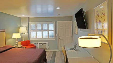 Del Mar Motel Отели в г. Монтебелло