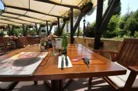 Menada Luxor Apartments Hotels in Sweti Wlas