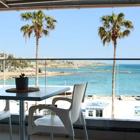Phaedrus Living: Seaside Luxury Flat Lighthouse 53