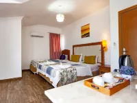 London Hotel โรงแรมในเฟทิเย