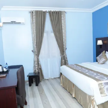 Glo-Ran Hotel and Event Place