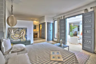 رياد آوا Hotels near باب أكناو