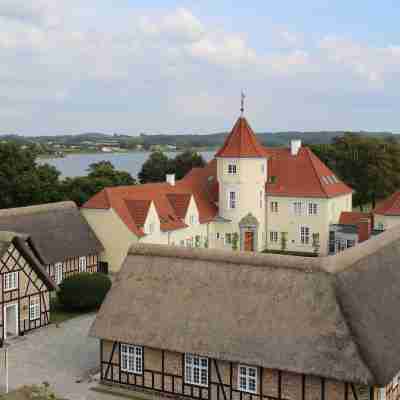 Gl. Avernæs Sinatur Hotel & Konference Hotel Exterior