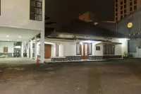 RedDoorz Plus Near RS PMI Bogor Hotels in Central Bogor