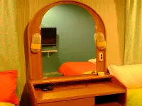 Kaikatak Resort Hotels near Wat Saranat Thammaram
