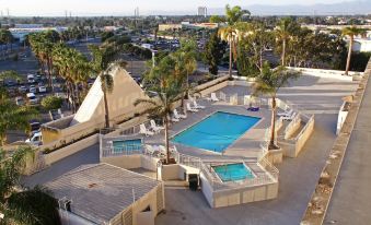 LA Crystal Hotel