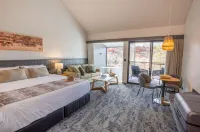 Discovery Resorts - Kings Canyon Hotels in Petermann