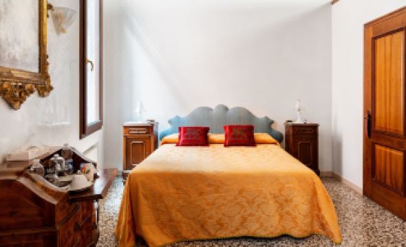 Luxury Venetian Rooms