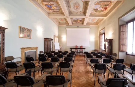 Casa Santo Nome di Gesu Отели рядом с достопримечательностью «Санта - Мария - Дель - Кармине»