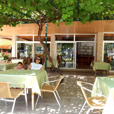 Aysev Hotel Отели рядом с достопримечательностью «Cleopatra Beach»