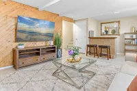 Cottage Grove-Woodbury Suburban Retreat by Minne-Getaway