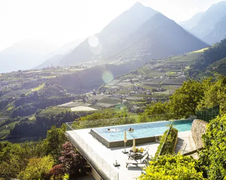 Hotel Finkennest - Panoramic Garden Resort Hotels in Scena