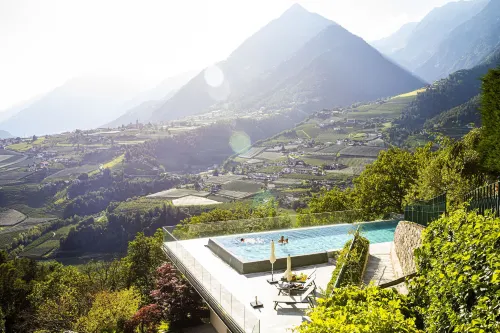 Hotel Finkennest - Panoramic Garden Resort Hotels in Schenna