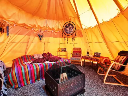 Teepee Camp Lounky Отели в г. Литомерице
