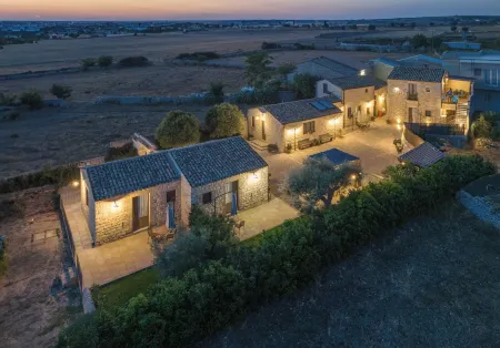 Borgo Monachella Отели в г. Комизо