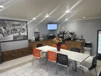 Super 8 by Wyndham Sherman Hotels in Sherman