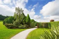 La Mon Hotel & Country Club Hotels near Captain Jack's Play Centre