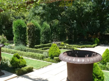 The Moon and Sixpence Garden Guest House Отели в г. Sterkfontein DMA