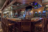 Four Points by Sheraton Edmonton South - ที่มีบาร์