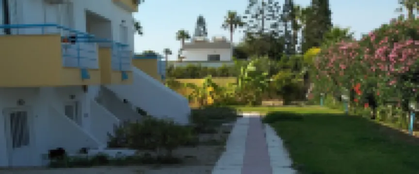 レオニーダス ホテル アンド ステューディオス