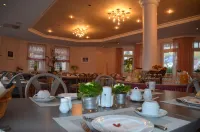 Castell Hotel & Restaurant - breakfast