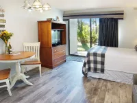 The Shores Lakeside Condo Unit 5680 Hotels in Acme Township
