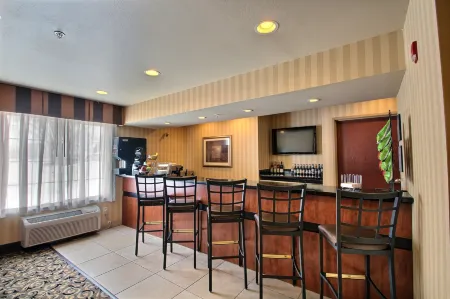 Cobblestone Inn & Suites - Brillion