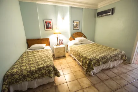 Galleon House Hotel Отели рядом с достопримечательностью «Форт Крисчен»