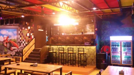 Sky Star Hotel KLIA/KLIA2 Отели в г. Денгкил