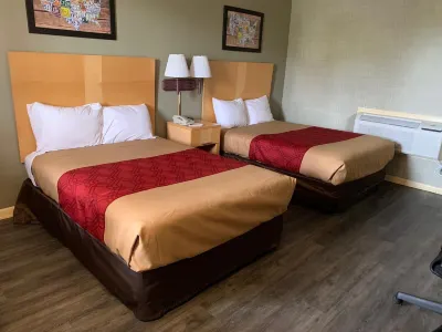 Falls Inn Hotels in Warren