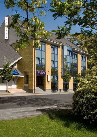 Hotel Kálvária Superior Отели в г. Дьор