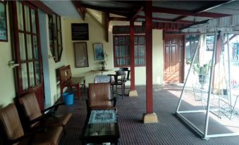 Wisma & Kantin Amanda by Zuzu