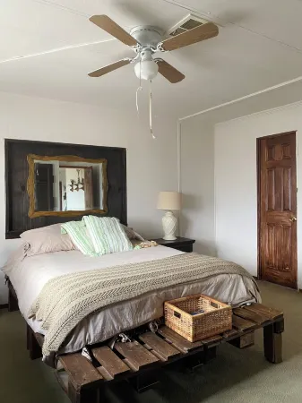 Posada San Antonio Отели рядом с достопримечательностью «Adobe Guadalupe Vineyards & Inn Aztec Breeding Farm»