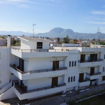 Chris Studios & Apartments