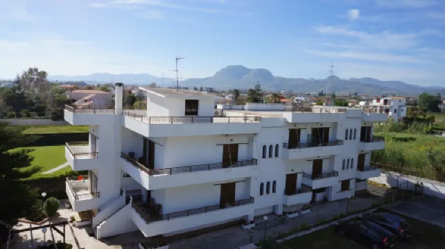 Chris Studios & Apartments