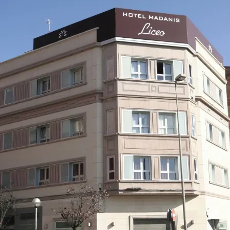 Hotel Madanis Liceo Отели рядом с достопримечательностью «Железнодорожный вокзал Пеу-дель-Фуникулар»