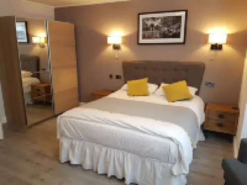 Victoria Park Lodge Hotels near Leamington Spa Tourist Information Centre