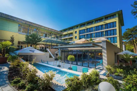 Sungarden Wellness Hotel Siófok Отели в г. Шиофок