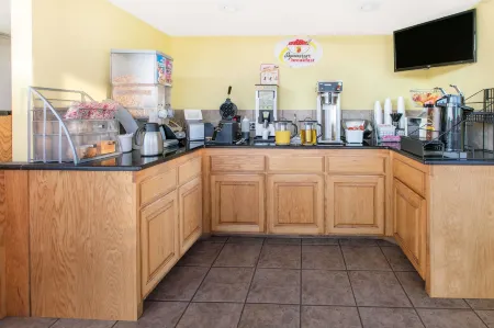 Super 8 by Wyndham Lubbock Civic Center North