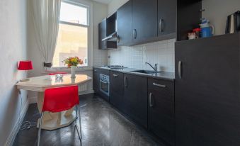 Sézane's Lodges: Shared Home - Not Hotel - in Museum District - Housity
