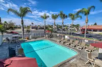 Motel 6 - Stanton, CA - Anaheim West - piscina