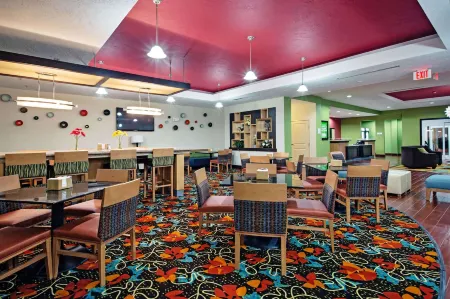 La Quinta Inn & Suites by Wyndham Leesville Ft. Polk