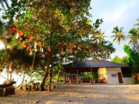 บ้านชายเลรีสอร์ท ขนอม โรงแรมในอำเภอ ขนอม