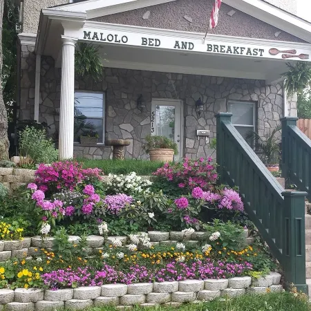 Malolo Bed and Breakfast Отели рядом с достопримечательностью «Беннинг-роуд»